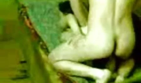 Ein junger Mann, die begierig sind, den Raum für seinen besten Freund im Alter von zu betreten. Er lud sie ein, Sex zu haben, und er stimmte zu. Sie öffnete die FKK-Kleidung und hockte am Fuße eines Mannes und brachte ihm eine schöne und alte. Dieser Typ ist sehr glücklich mit ihren warmen Lippen und stöhnt vor Vergnügen. Eine Frau von kostenfreie pornofilme mit reifen frauen ihrem Geliebten und dann ist in einer bequemen Position und positiv Hammer den Deckel ab. Nachdem MAMA mit dem Schwanz des Sohnes getanzt hat.