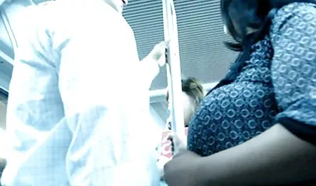 Nach dem Entfernen des Penis der jungen Studentin von einer Frau mit ihrer Hand und dann zwischen sex filme mit reifen frauen der Dicke ihrer Brust.