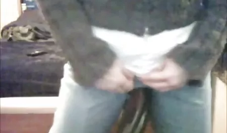 Ein kleines Unternehmen beschloss, einen Urlaub für seine Mitarbeiter zu organisieren, aber aus diesem Grund sind beide Teams im Schlamm betrunken, alles unter Kontrolle. Mädchen, pornohirsch reife frauen die Spaß haben, ziehen sich vor allen Anwesenden aus und spielen dann mit allen im Raum.
