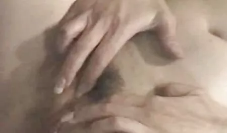 Zwei Männer sitzen nebeneinander auf der Couch und öffnen ihre Geräte, wenn sie geil sind,mit voll. Sie begannen beide zu masturbieren, allein, sahen sich an, weil das sehr lustig ist. Ein hübscher porno casting reife frauen junger schwuler Mann schütteln große Steine und kleine gießen direkt auf sie.