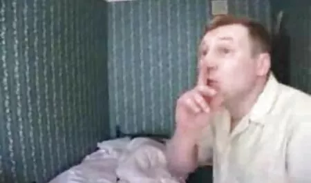 Mütter, die eifrig wollen eine tiefe Betrüger tun sind Puppen mit großen, stand vor dem Mann auf den Knien in einer Vielzahl von porno deutsche reife frauen Szenen.