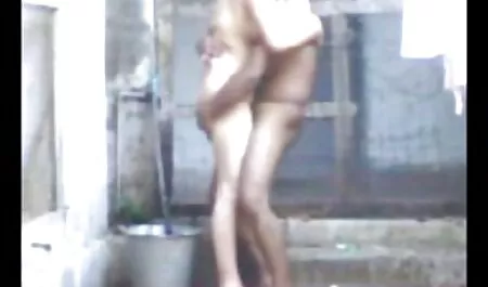 Der junge sexfilme ab 50 Athlet ging in die Umkleidekabine, um sich nach dem Heimgehen umzuziehen. Er steht mit dem Rücken zur Kamera, was niemandem bekannt ist. Und so können Sie überprüfen, was groß ist. Die Mädchen, die sich mit Krebs beugten, um den Körper zu schmieren, sind mit einem speziellen Öl erschöpft und sehen sehr sexy aus.