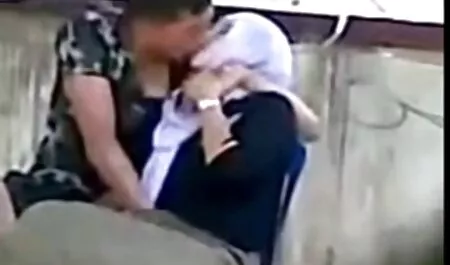 Telka hat angeboten, sich in der Rolle eines Mannes zu versuchen, der drei Mitglieder des großen Mannes gleichzeitig bediente und das Spielzeug in seinem Loch probierte. Beißen Sie den Finger, die Frau begann, auf dem Rücken liegend, heben Sie beide Beine und begann, den Ball zu werfen-den Ball aus der Vagina in das Rektum. Er steckte zwei Leute in das Arschloch und zog dann das Seil, Kerl, schwarz, warf die Ziege auf seine Schulter und zwang ihn, Schwänze zu lutschen. Zwei weitere Männer kamen und das ganze Gewicht, legte den Krebs und eine schwarze sexfilme mit reifen frauen hinten gerammt anal ist eng. Montag, arbeiten im Mund und bewegen Sie das Baby.