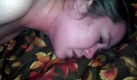 Das ist sexy zu sagen, danke an die Männer über das Lob und fing an, über mich selbst zu sprechen, lächelte langsam in die Kamera. sexfilm mit alten frauen Der Mann bat ihn, auf den Knien zu stehen und zugeben, dass er es liebt, wenn eine schöne Frau, dünn, so dass er für seine Fähigkeit, die Hautlinie zu berühren. Weiche Zunge rutscht vom ersten zum Ei und hinterlässt nasse Spuren, bis ein Freund beschloss, das Gerät vollständig in den Mund zu bringen. Der Mann hat keine Zeit verschwendet, und auch junge Puppe mit seinen eigenen Händen streicheln, seinen Schwanz greifen, und die Finger beugen sich über Brot. Kopf beginnen zu belasten und drücken einmal mit seinen eigenen Händen und endet in den Mund. Ich bat meinen Freund, wieder voll und weiter in seinen Mund zu gehen.