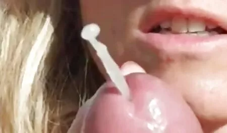 Einige Frauen wissen, wie ihre Männer sehr gut zu lassen, nur mit ihrem Stift. Also beschloss die Frau, mit ihrem Mann zu masturbieren und gleichzeitig ein Trainingsvideo für junge Mädchen zu drehen. Jedoch, die Fähigkeit, für die Freude des Partners zu sorgen, das bekommt keine Freude im Gegenzug, ist der Schlüssel zu einer starken und guten Beziehung. In dem Video spricht eine Frau und wie man ein Mitglied masturbiert und mit dem Stift kostenlose reife frauen pornos mit den Hoden spielt. Als der letzte Mann, endet nicht Gewalt.